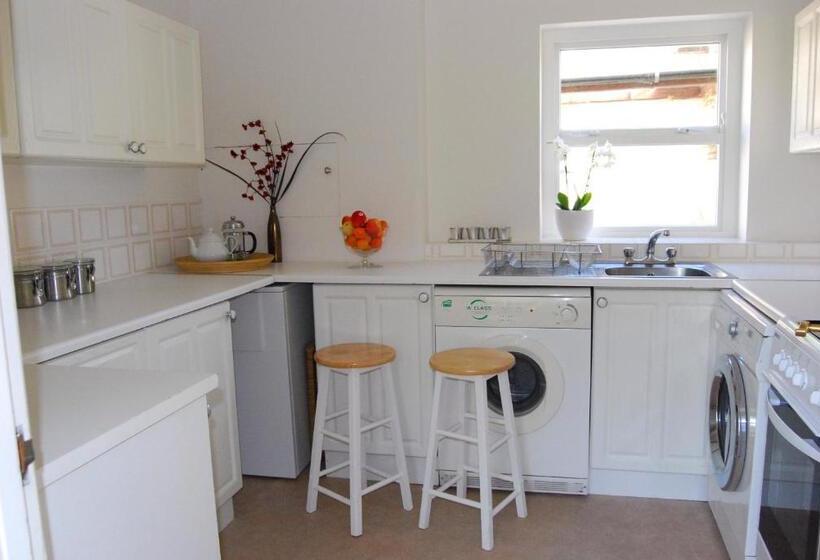 ガーデンビュースタンダードルーム, Little Manor