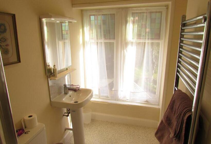 Номер Стандарт Вид на Горы, Strathview