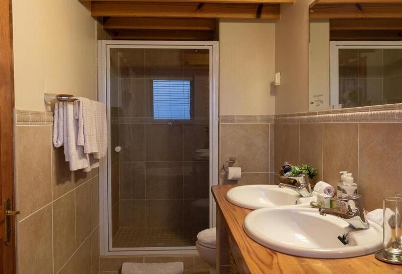 غرفة ديلوكس, The House Of Braganza