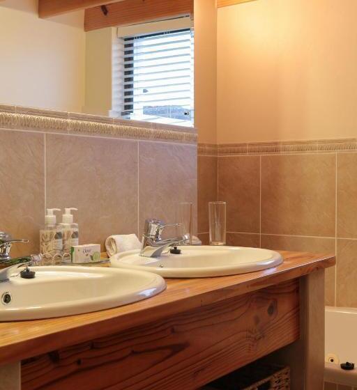 غرفة ديلوكس, The House Of Braganza