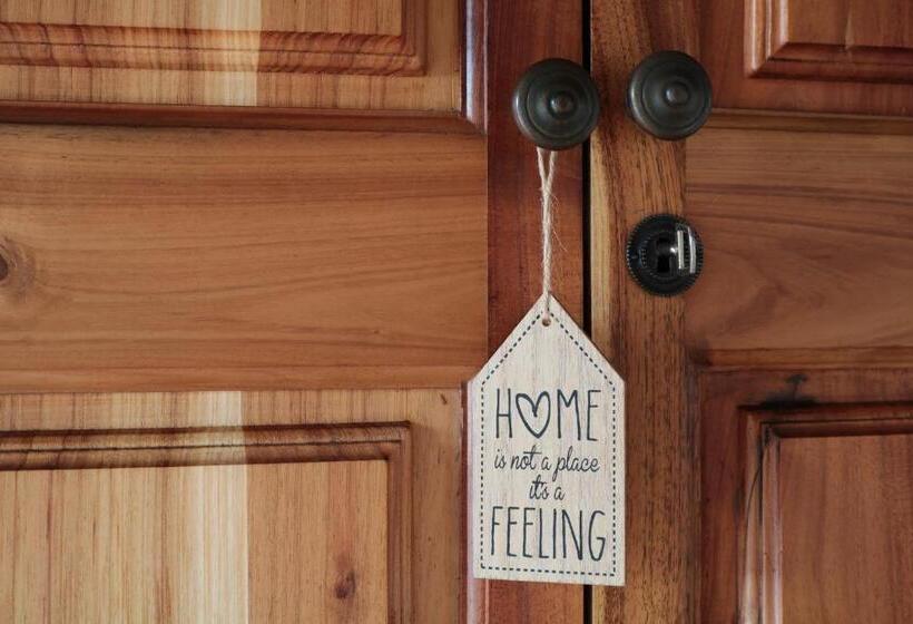 غرفة ديلوكس سرير كينج, The House Of Braganza