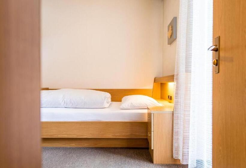 标准单人间, Garni Niederbacher