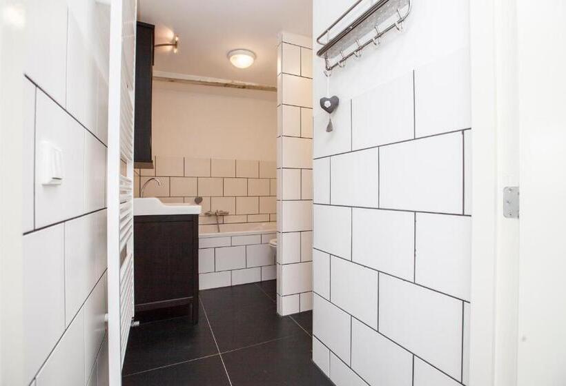 اتاق لوکس با تخت بزرگ, Klooster Nieuwkerk Goirle