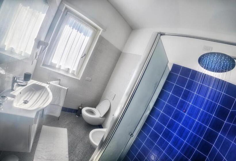 Апартаменты 1 Спальня, Rainbow Holiday Apartments Lake Como