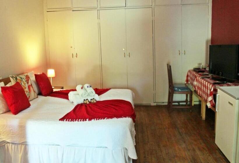 Семейный Номер, Bun Clody Manor   Guest House & Coffee Shop
