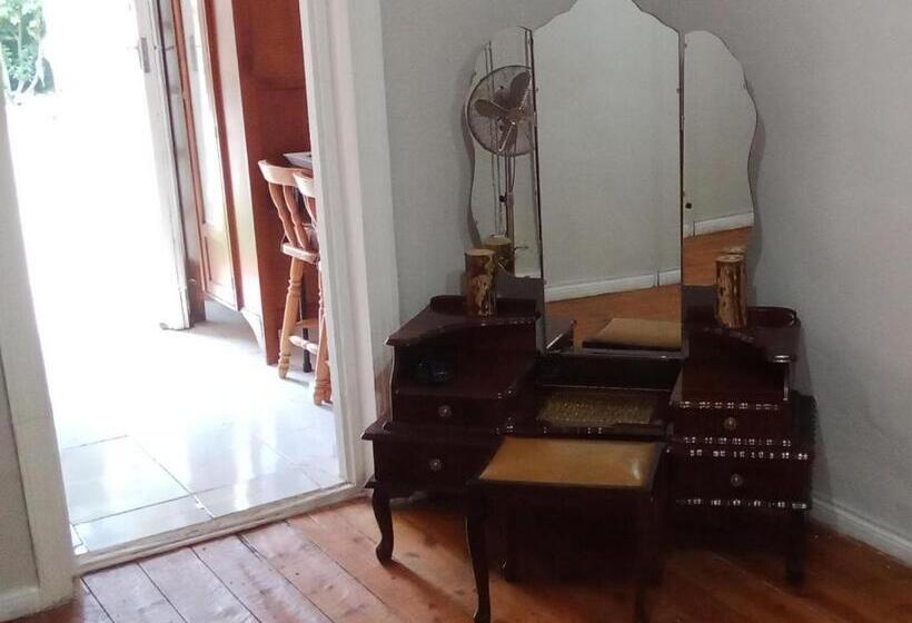 Стандартный Номер Кровать Кинг, Bun Clody Manor   Guest House & Coffee Shop