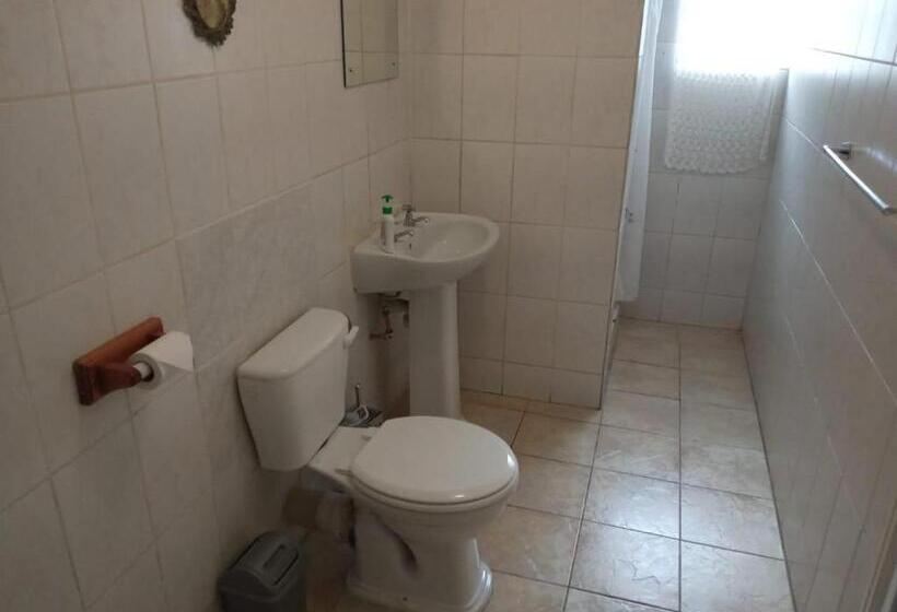 Семейный Номер, Bun Clody Manor   Guest House & Coffee Shop