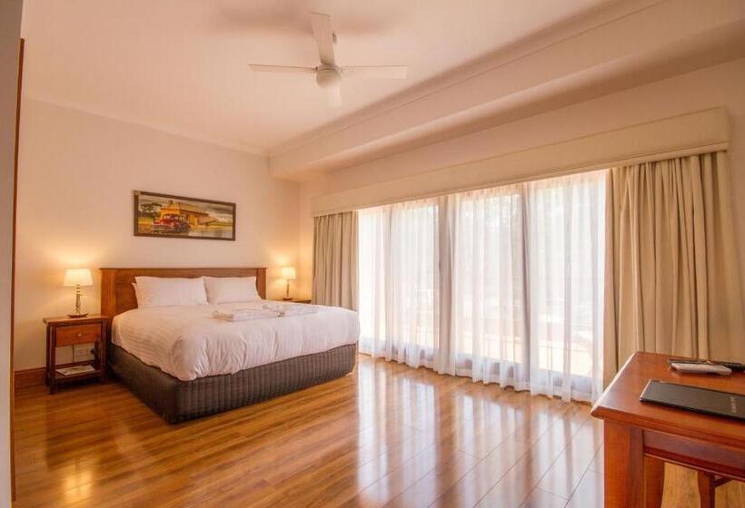 스탠다드 룸 킹사이즈 침대, Birdwood Motel