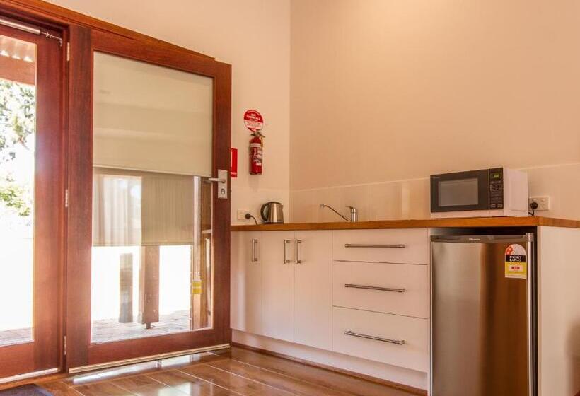장애인을 위한 킹사이즈 침대 스탠다드 룸, Birdwood Motel