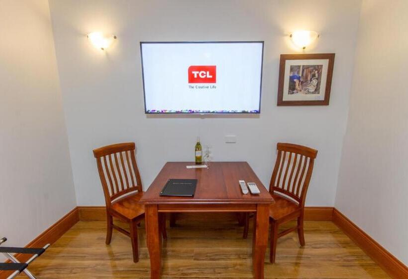 חדר סטנדרט, מיטת קינג, מותאם לאדם עם מוגבלויות, Birdwood Motel