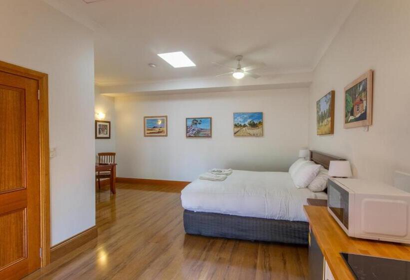 장애인을 위한 킹사이즈 침대 스탠다드 룸, Birdwood Motel