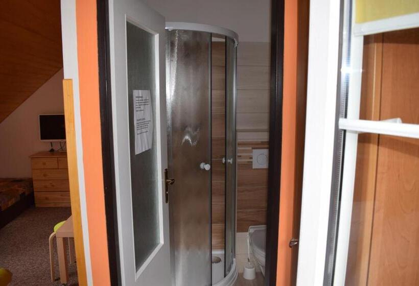 Quarto Triplo Estandar, Guest House Pod Rozhlednou