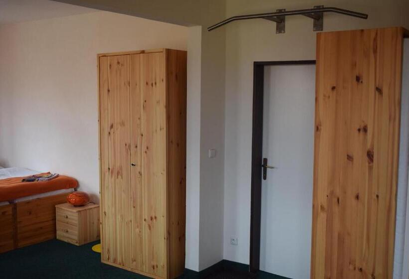 חדר משפחתי נוף להרים, Guest House Pod Rozhlednou