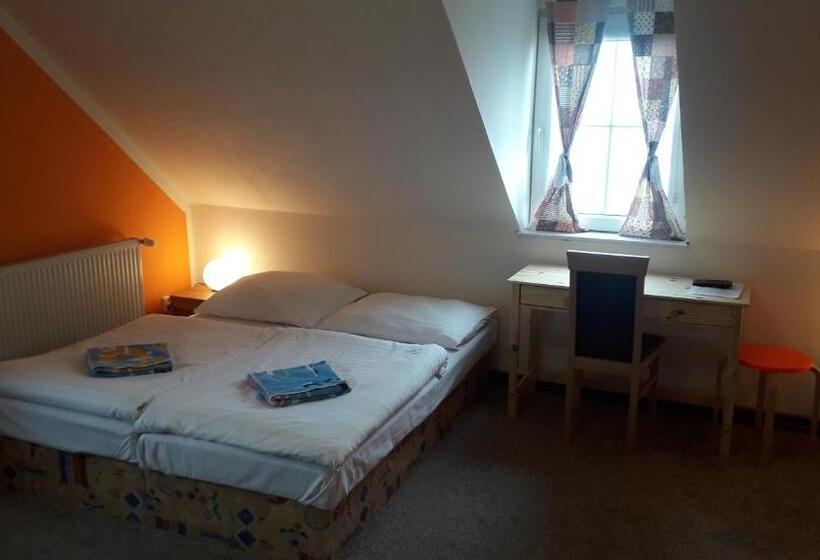 חדר סטנדרטי לשלושה עם נוף, Guest House Pod Rozhlednou