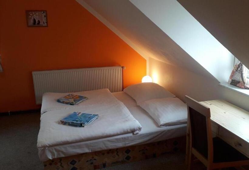 חדר סטנדרטי לשלושה עם נוף, Guest House Pod Rozhlednou