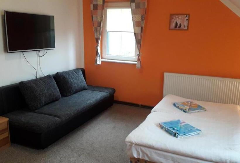 חדר סטנדרטי לשלושה עם נוף, Guest House Pod Rozhlednou