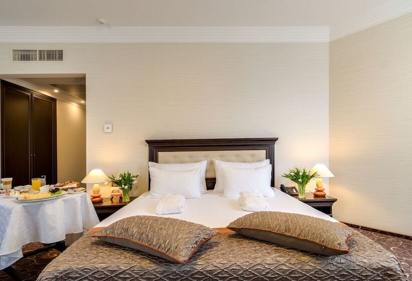 اتاق سوپریور, Alfavito Kyiv