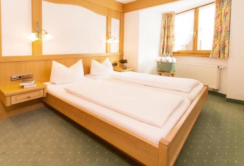 جناح جونيور, Alte Krone