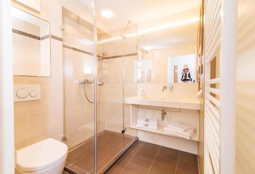 جناح جونيور, Alte Krone