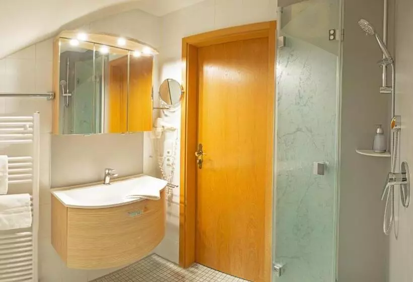 1 Bedroom Apartment with Balcony, Alte Krone