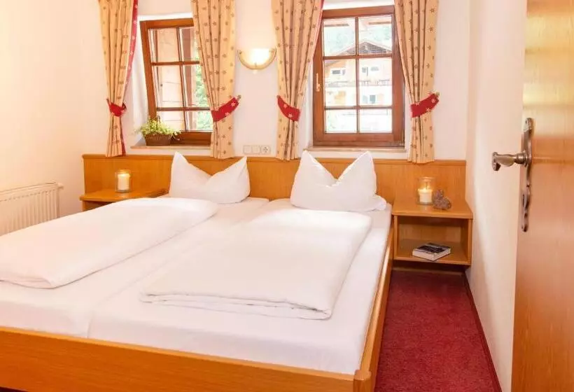 1 Bedroom Apartment with Balcony, Alte Krone