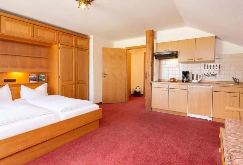 1 Bedroom Apartment with Balcony, Alte Krone
