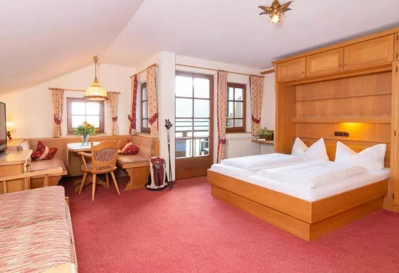 1 Bedroom Apartment with Balcony, Alte Krone