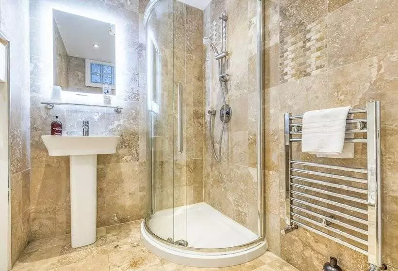 デラックススタジオ, Ashbys Accommodation & Spa Hire