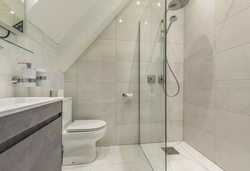 デラックススタジオ, Ashbys Accommodation & Spa Hire