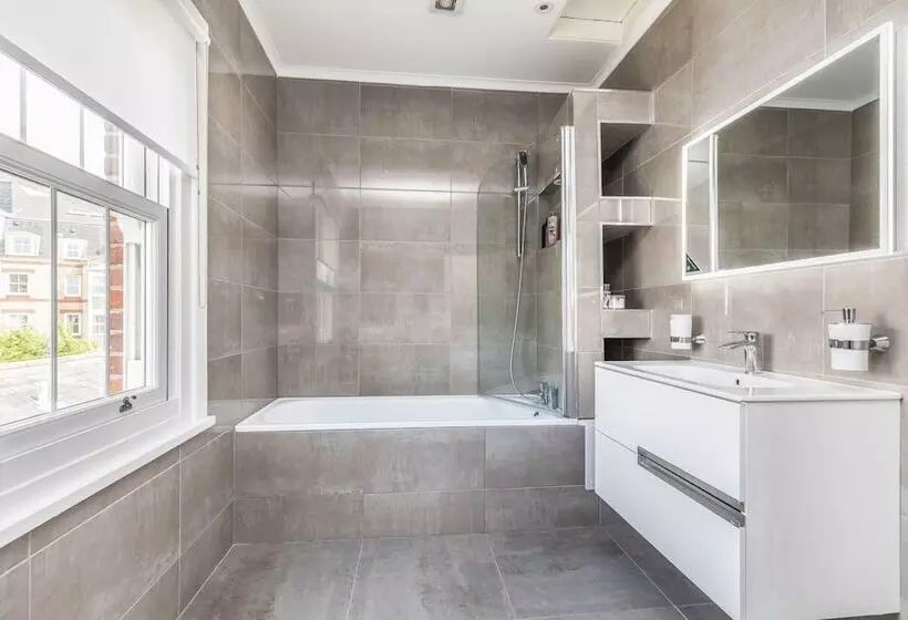 デラックススタジオ, Ashbys Accommodation & Spa Hire