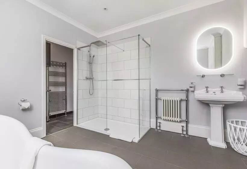 デラックススタジオ, Ashbys Accommodation & Spa Hire