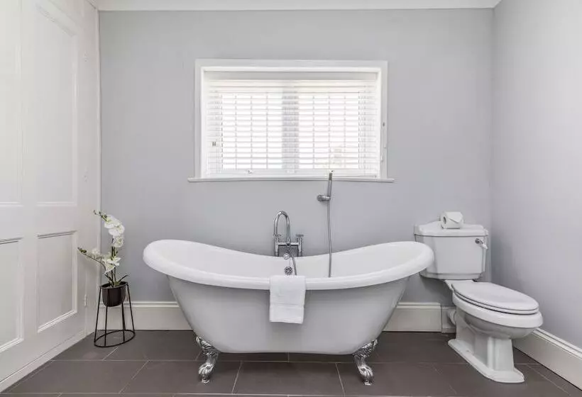 デラックススタジオ, Ashbys Accommodation & Spa Hire
