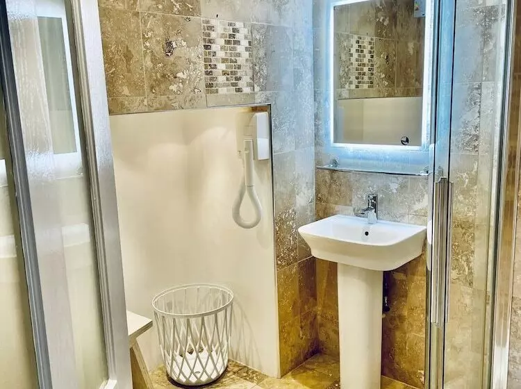 デラックススタジオ, Ashbys Accommodation & Spa Hire
