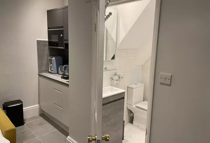 デラックススタジオ, Ashbys Accommodation & Spa Hire