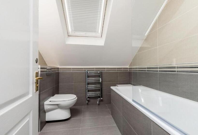 Family Suite, Ashbys Accommodation & Spa Hire