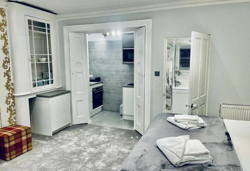 Студия Deluxe, Ashbys Accommodation & Spa Hire