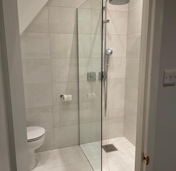 Люкс Deluxe Кровать Кинг, Ashbys Accommodation & Spa Hire