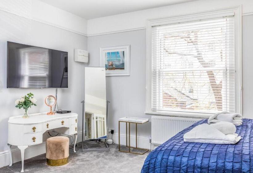 Люкс Deluxe Кровать Кинг, Ashbys Accommodation & Spa Hire