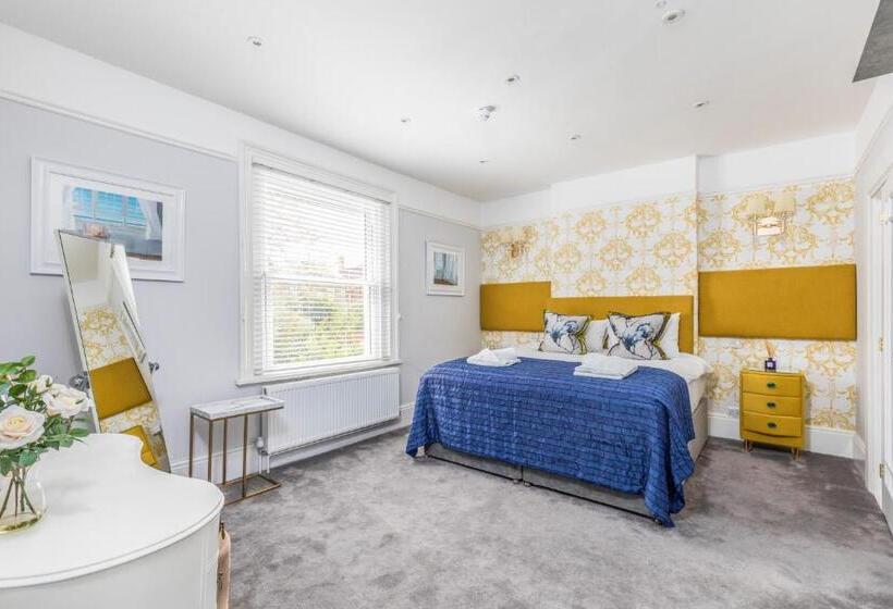 Люкс Deluxe Кровать Кинг, Ashbys Accommodation & Spa Hire