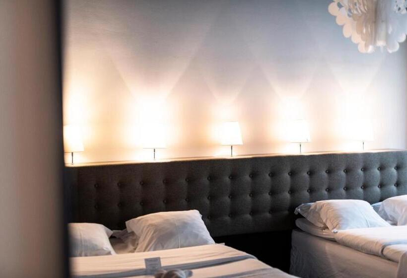 חדר משפחתי, Flora