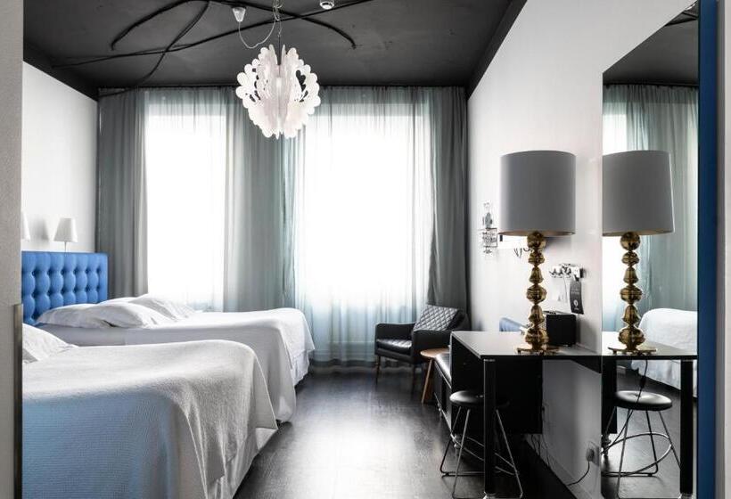 חדר משפחתי, Flora