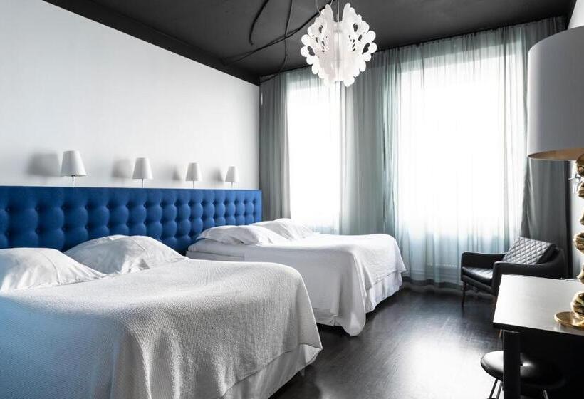 חדר משפחתי, Flora