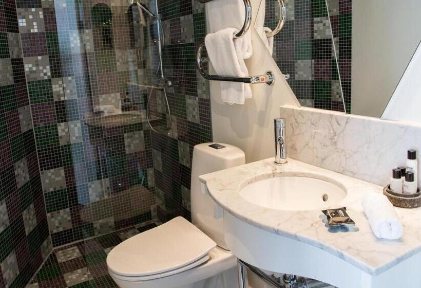 חדר יחיד בסיסי, Flora