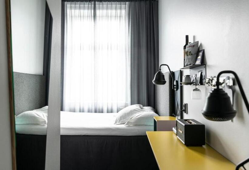 חדר יחיד בסיסי, Flora