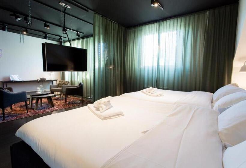 חדר משפתחתי סופריור, Flora