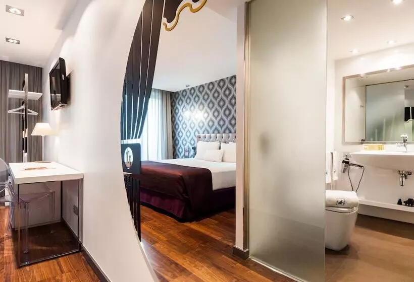 Chambre Standard avec Vues, Ikonik Ramblas