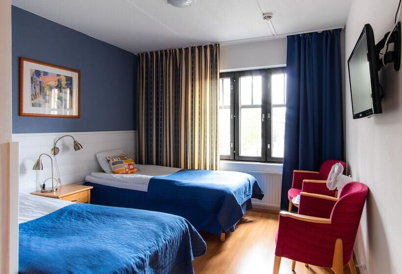 이코노미 룸, Jahtihovi