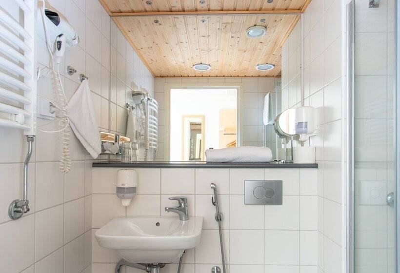 수피리어 싱글 룸, Jahtihovi