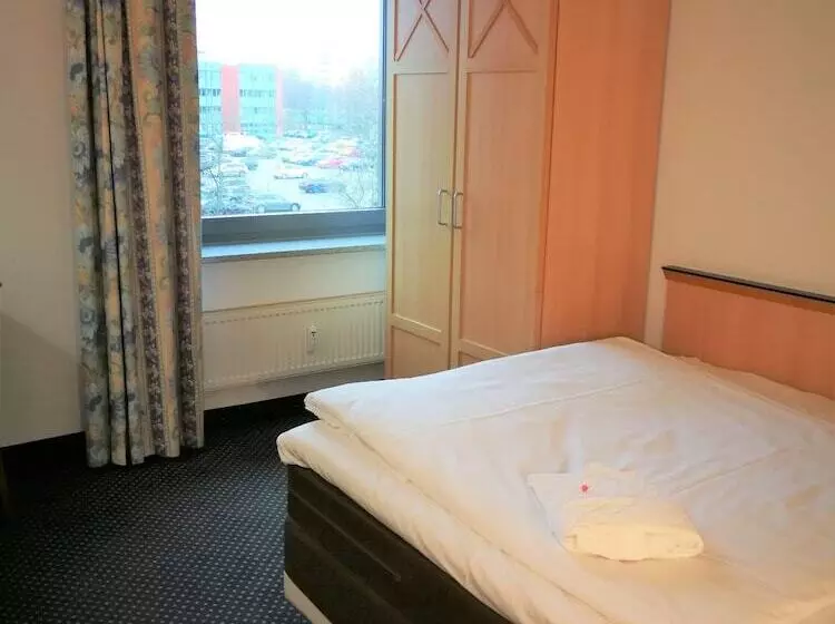 Standard Yhden Hengen Huone, Near By