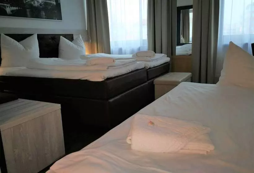 Standard Kolmen Hengen Huone, Near By